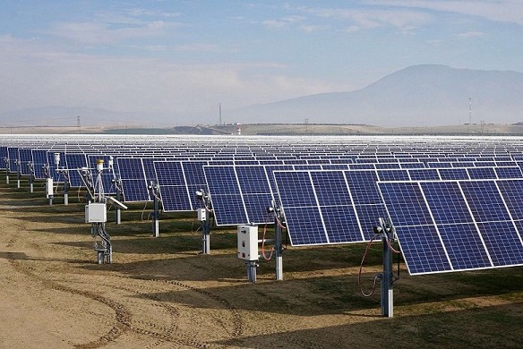 Industrial Y La Utilidad De La Planta De Energía Solar